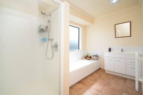 Photo of property in 6 Brookside Close, Highbury, Palmerston North, 4412