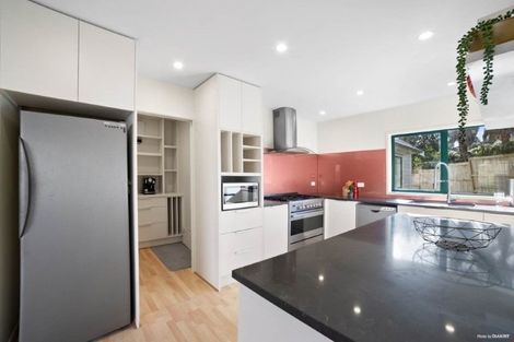 Photo of property in 28 Graham Collins Drive, Windsor Park, Auckland, 0632