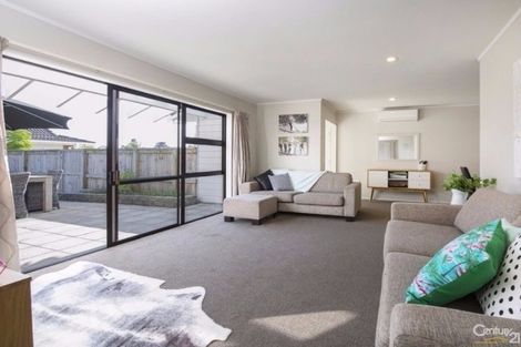 Photo of property in 14 Mirabell Place, Golflands, Auckland, 2013