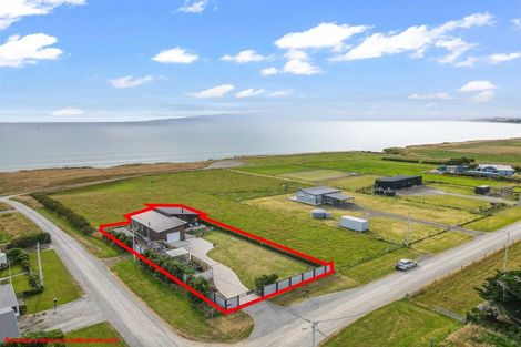 Photo of property in 1 Surrey Street, Orepuki, Riverton, 9881