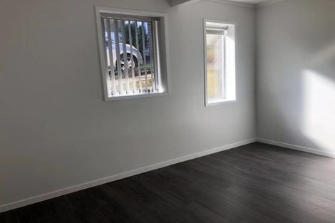 Photo of property in 1/127 Lynn Road, Bayview, Auckland, 0629