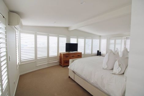 Photo of property in 1/2 Holiday Road, Milford, Auckland, 0620