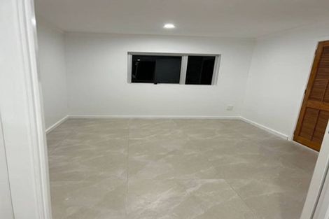 Photo of property in 2/1004 East Coast Road, Northcross, Auckland, 0630