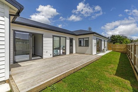 Photo of property in 11 Mcindoe Road, Kumeu, 0810