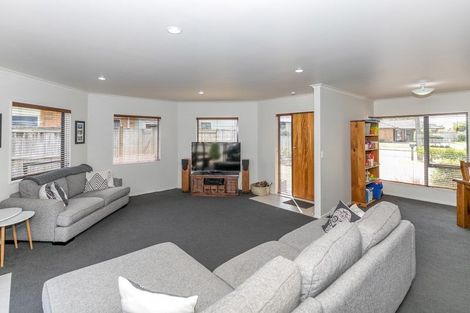 Photo of property in 132 Rototuna Road, Rototuna, Hamilton, 3210