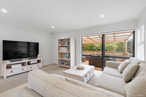 Photo of property in 7 Redlands Grove, Swanson, Auckland, 0612