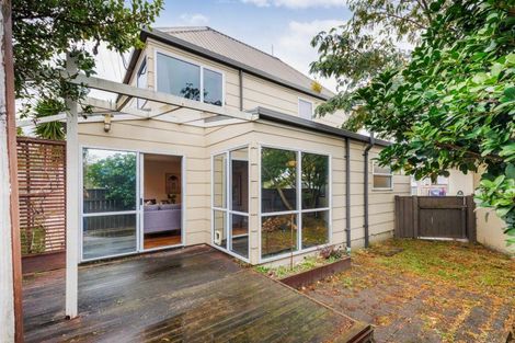 Photo of property in 12 Coromandel Court, Roslyn, Palmerston North, 4414