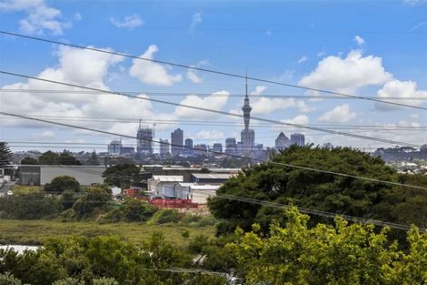 Photo of property in 2/13 Talavera Place, Te Atatu South, Auckland, 0602