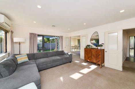 Photo of property in 12 Mana Place, Awapuni, Palmerston North, 4412