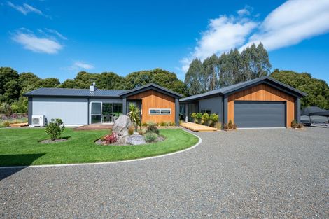 Photo of property in 20 Lancewood Way, Kinloch, Taupo, 3377