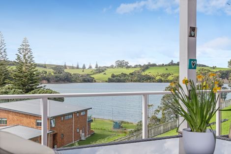 Photo of property in 90 Shakespear Road, Army Bay, Whangaparaoa, 0930