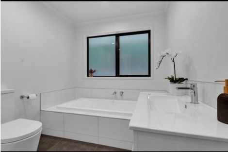 Photo of property in 10a Winstone Place, Highlands Park, New Plymouth, 4312