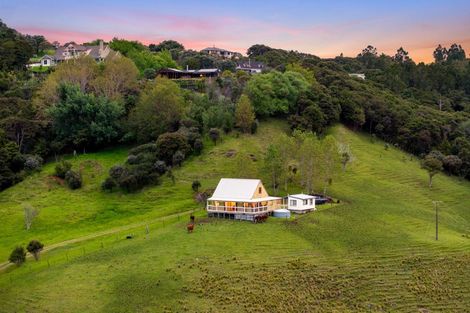 Photo of property in 28 Brick Bay Drive, Sandspit, Warkworth, 0982