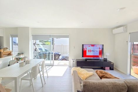 Photo of property in 3/492 East Coast Road, Windsor Park, Auckland, 0630