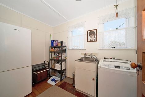 Photo of property in 10 Robbins Crescent, Hawera, 4610