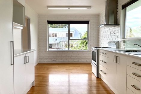 Photo of property in 19 Finlow Drive, Te Atatu South, Auckland, 0610