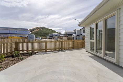 Photo of property in 7 Pine Hill Rise, Glenside, Wellington, 6037