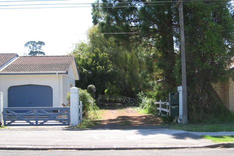 Photo of property in 2/27 Glenvar Road, Torbay, Auckland, 0630