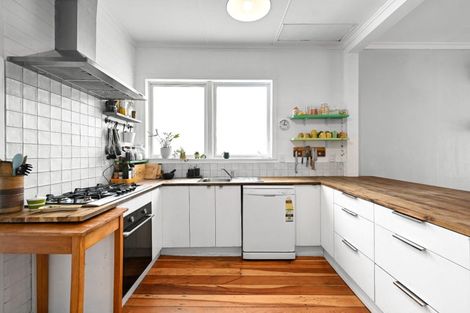 Photo of property in 35 Oxford Street, Fairfield, Hamilton, 3214