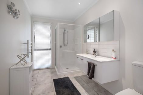 Photo of property in 18 Vista Close, Omokoroa, 3114