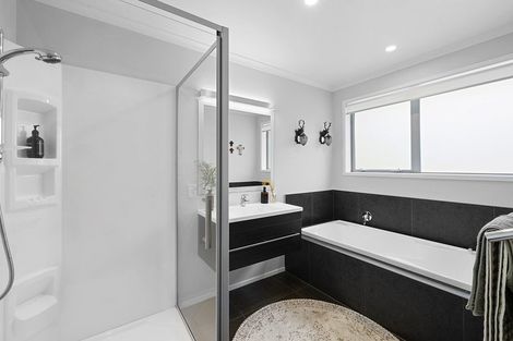 Photo of property in 83a Young Street, New Plymouth, 4310