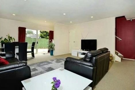 Photo of property in 10 Granville Drive, Massey, Auckland, 0614