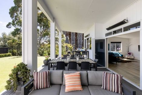 Photo of property in 9 Washingtonia Way, Omokoroa, 3114