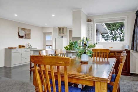 Photo of property in 21 Longview Drive, Merrilands, New Plymouth, 4312