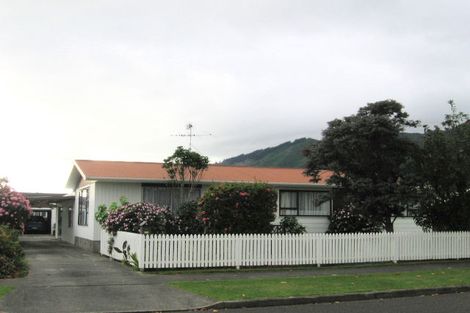 Photo of property in 8 Andrew Street, Waikanae, 5036