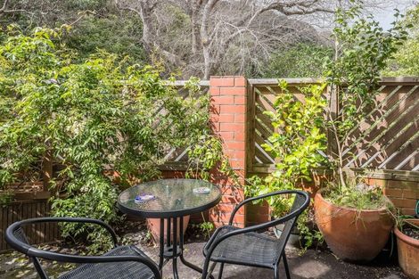 Photo of property in 17 Lawson Place, Mount Victoria, Wellington, 6011