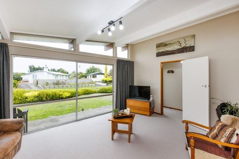 Photo of property in 17 Pinedale Parade, Milson, Palmerston North, 4414
