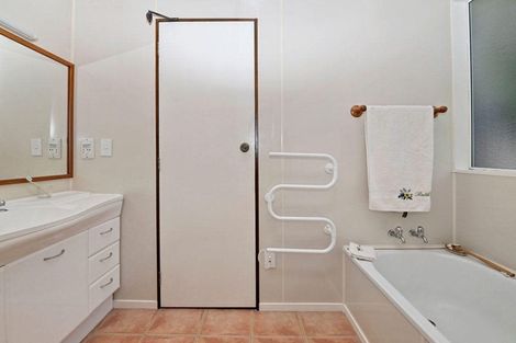 Photo of property in 45 Daffodil Street, Titirangi, Auckland, 0604