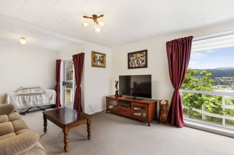 Photo of property in 24 Bartlett Grove, Tawa, Wellington, 5028