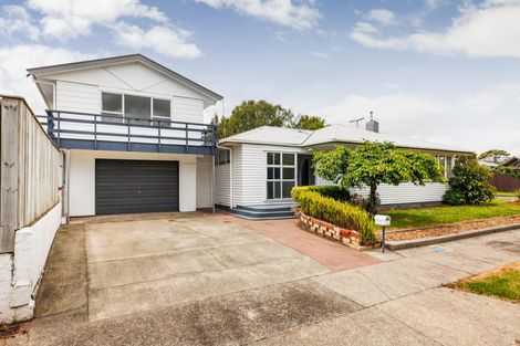 Photo of property in 2 Stoke Place, Awapuni, Palmerston North, 4412