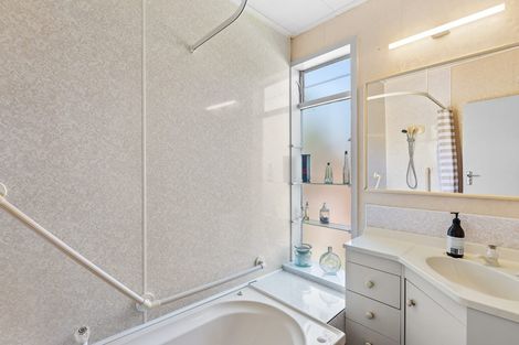 Photo of property in 72 Leinster Avenue, Raumati South, Paraparaumu, 5032