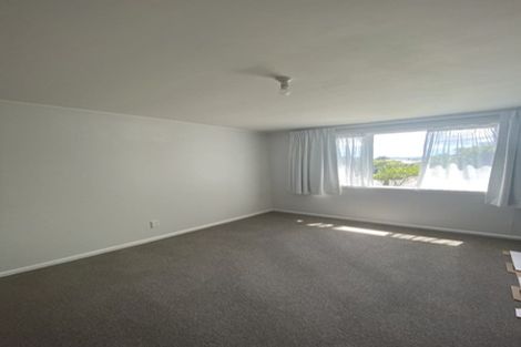 Photo of property in 1/15 Bloomsbury Grove, Newlands, Wellington, 6037