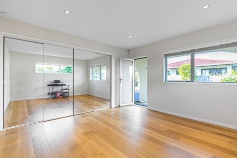 Photo of property in 3/2 Beach Road, Castor Bay, Auckland, 0620