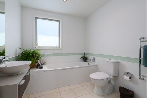 Photo of property in 2/39 Trafalgar Street, The Wood, Nelson, 7010