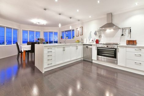 Photo of property in 1/56 Woodlands Crescent, Browns Bay, Auckland, 0630