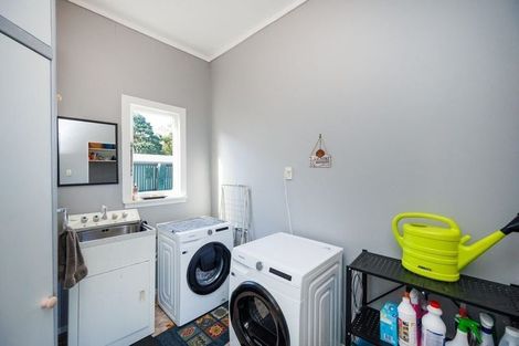 Photo of property in 8 Burns Avenue, Takaro, Palmerston North, 4412
