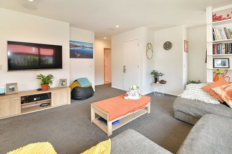 Photo of property in 2/128 Brian Crescent, Stanmore Bay, Whangaparaoa, 0932