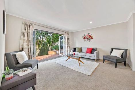 Photo of property in 13 Bridgehead Cove, West Harbour, Auckland, 0618