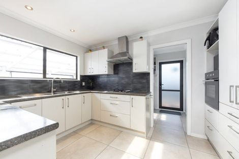 Photo of property in 121 Godley Road, Green Bay, Auckland, 0604