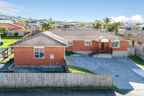 Photo of property in 13 Westglen Place, Ranui, Auckland, 0612