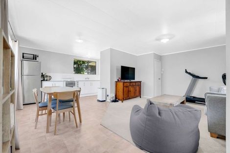 Photo of property in 2/4 Calvert Street, Papakura, 2110