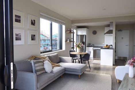 Photo of property in 3/22 Kerewhenua Crescent, Hobsonville, 0616