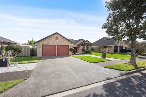 Photo of property in 16 Erceg Way, Rosehill, Papakura, 2113
