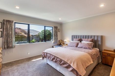 Photo of property in 27 Kinder Street, Acacia Bay, Taupo, 3330