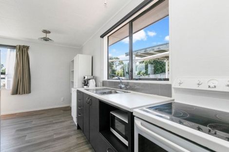 Photo of property in 2/17 Sunnyside Road, Sunnyvale, Auckland, 0612