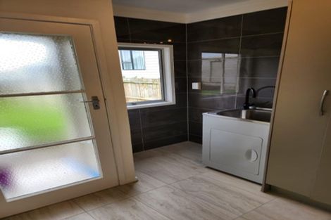 Photo of property in 623 Glenfield Road, Totara Vale, Auckland, 0629